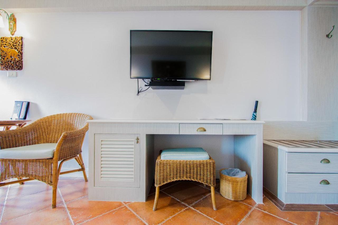Deluxe Double or Twin Room with Pool Access